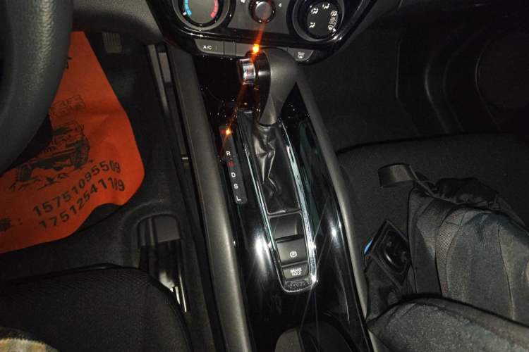 Used Honda Vezel 2015 1.5L CVT two-wheel drive Comfort trim Gear Lever