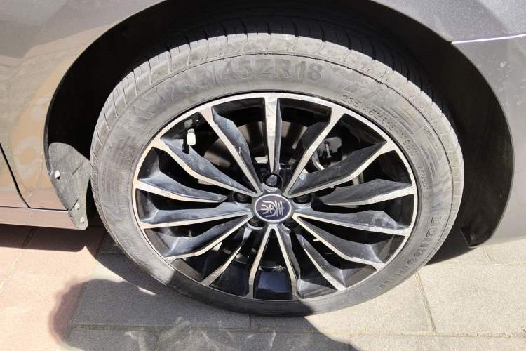 Used BYD Qin PLUS 2021 EV 600KM Flagship Model Right Front Wheel Hub