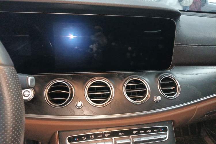 Used Mercedes-Benz E-Class 2019 E 300 L Sporty and Stylish Model
