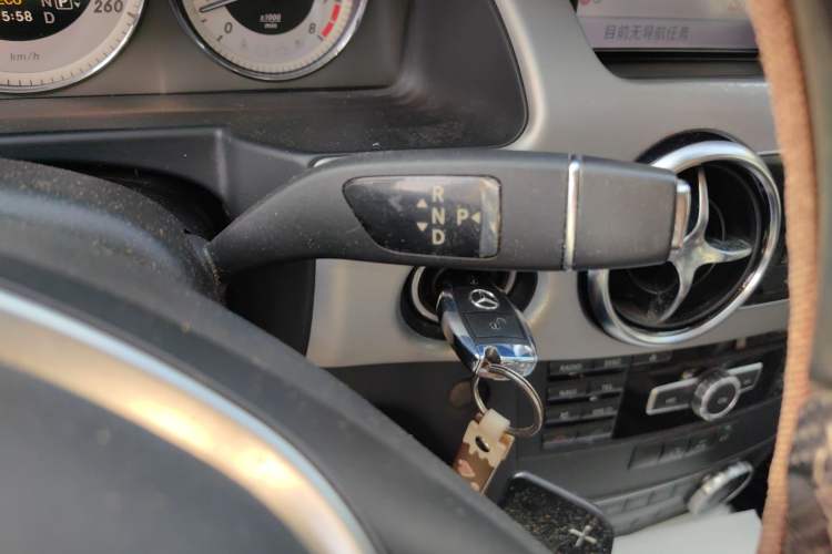 Used Mercedes-Benz GLK-Class 2014 GLK 260 4MATIC Dynamic Model Gear Lever