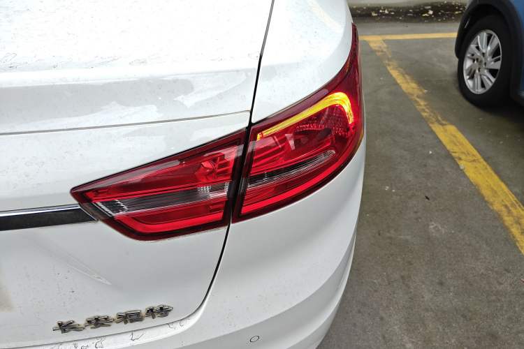 Used Ford Escort 2015 1.5L Automatic Fashion Model Exterior 1