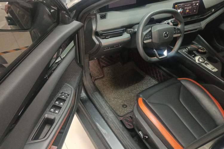 Used Changan UNI-V 2023 1.5T Prestige Model