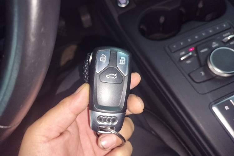 Used Audi A4L 2017 40 TFSI Ambition Edition Vehicle Key