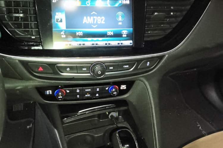 Used Buick Regal 2019 20T Elite Version China VI Standard Audio And AC Panel