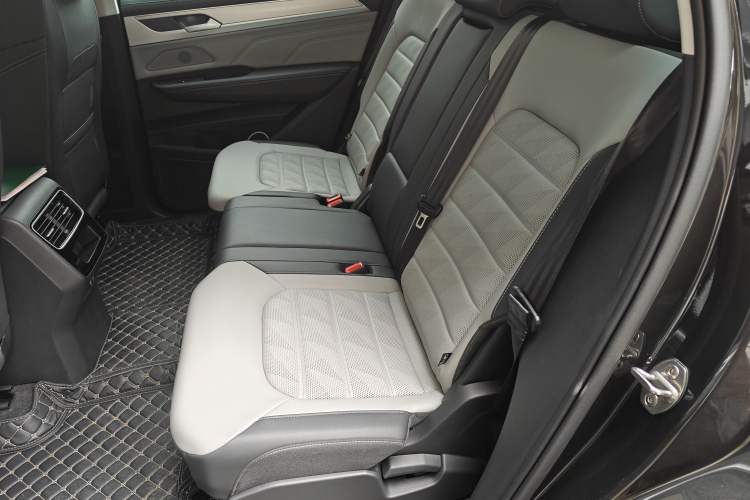 Used Volkswagen Tavendor 2024 330TSI Luxury Touring Edition