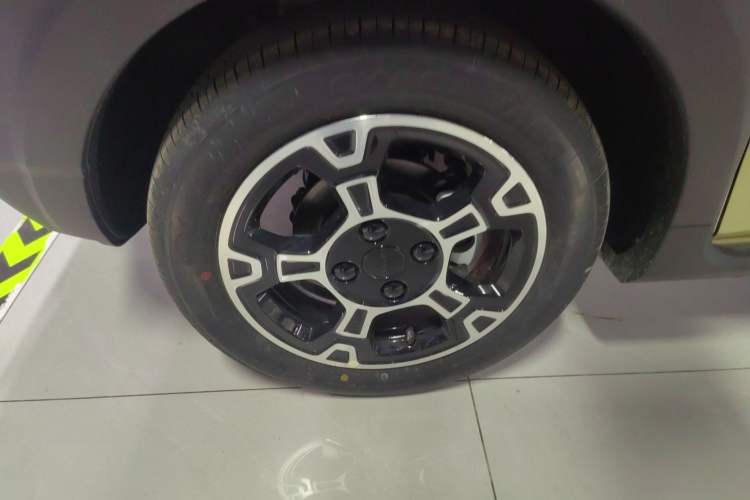 Used Geely Galaxy Panda 2025 210km Panda Rider Left Front Wheel Hub
