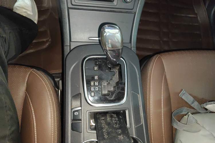 Used BYD S7 2017 2.0T Automatic Luxury Model Gear Lever