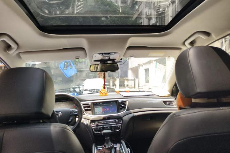 Used GAC Trumpchi GS7 2017 320T Two-Wheel-Drive Luxury Model
