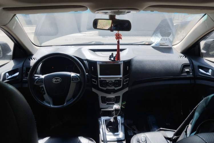 Used BYD Surui 2012 1.5L Manual Luxury Version Center Console