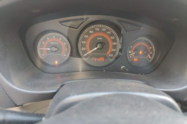 Used Soueast V3 Lingyue 2014 1.5L Manual Entry-Level Version Odometer Close Up