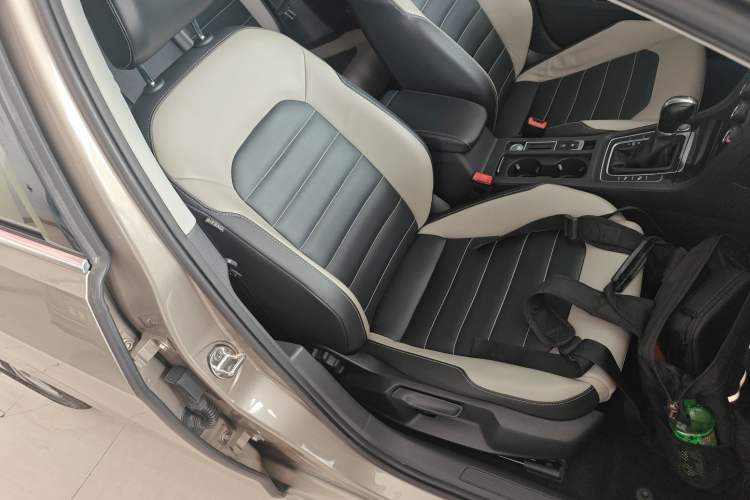 Used Volkswagen Golf 2017 230TSI Automatic Luxury Million-Vehicle Commemorative Edition Right Front Seat