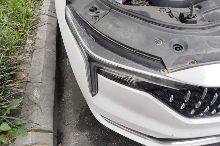 Used Bestune B70 2025 Dragon Edition 1.5T Quality Enjoyment Model Right Front Headlight