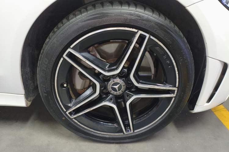 Used Mercedes-Benz C-Class 2021 C 260 L Sport Edition Star Collection Right Front Wheel Hub
