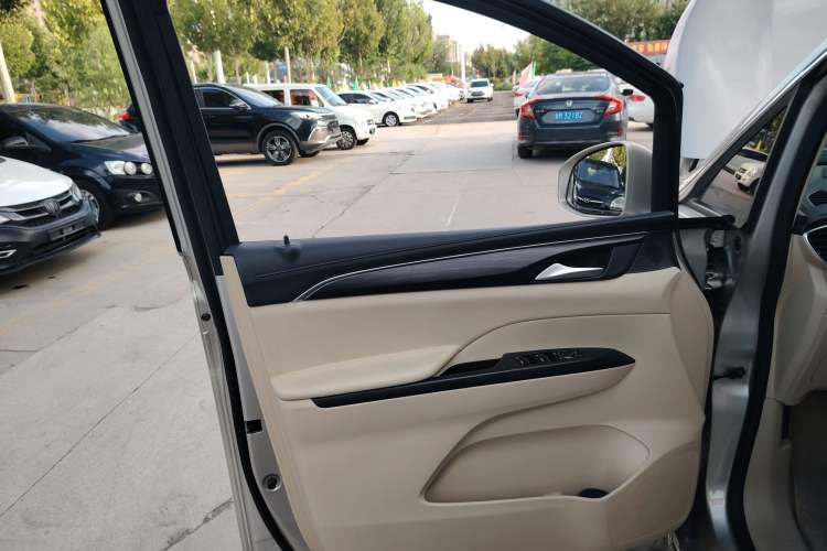 Used Buick GL8 2022 ES Landtrek 653T Luxury Edition