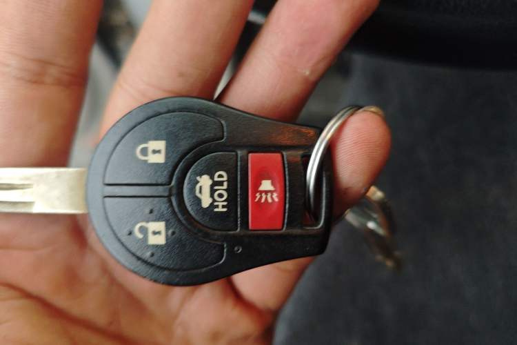 Used Nissan Sunny 2015 1.5XE Manual Comfort Edition Vehicle Key