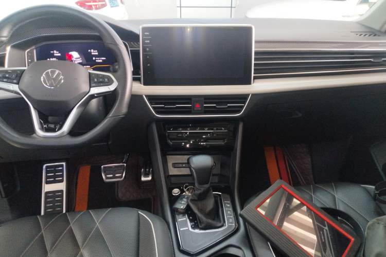 Used Volkswagen Tiguan L 2024 330TSI Automatic Two-Wheel Drive R-Line Enhanced Edition Audio And AC Panel