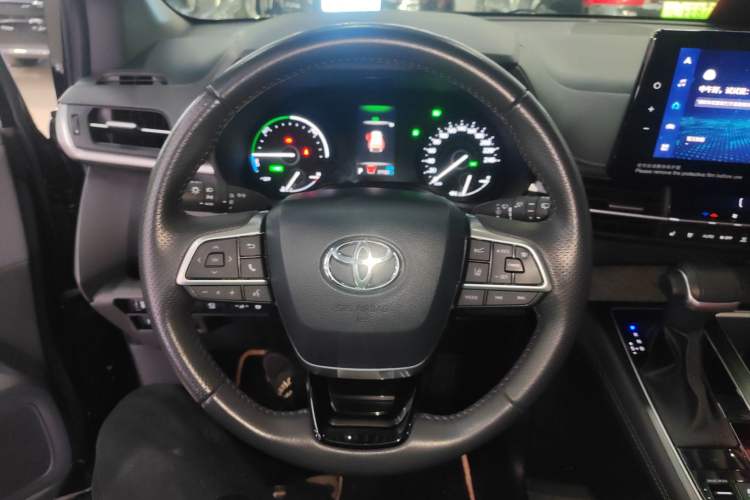 Used Toyota Sienna 2023 2.5L Hybrid Deluxe Edition