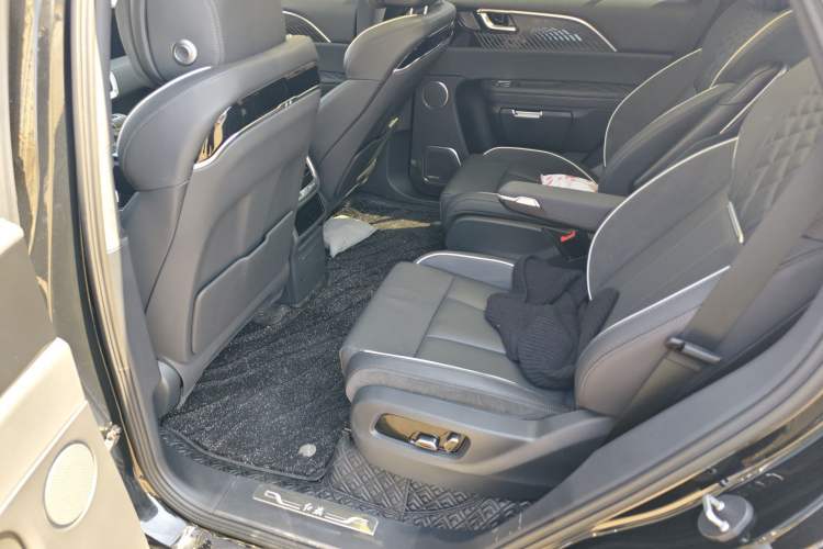 Used Hongqi E-HS9 2022 690 km Range Flagship Edition Six Seats Interior 4