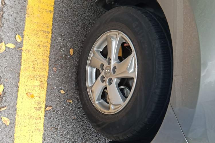 Used Hyundai ix35 2010 2.0L Automatic Two-Wheel Drive New Edition GL Right Front Wheel Hub