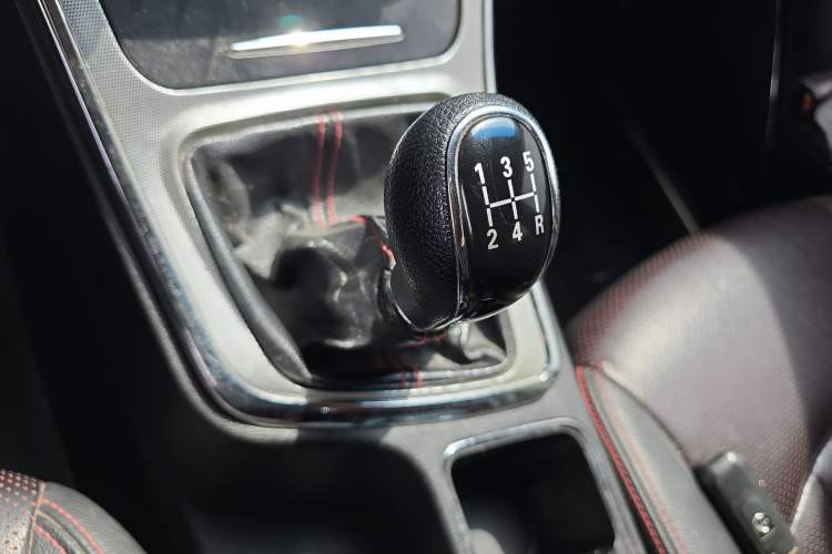 Used Baojun 560 2015 1.8L manual luxury version
