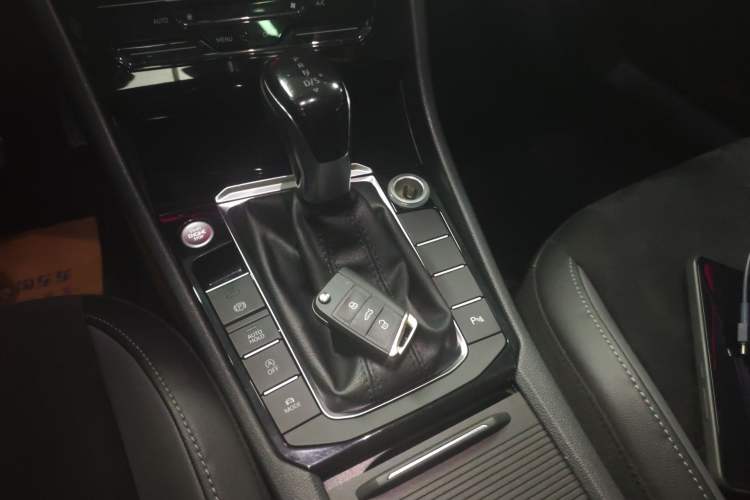 Used Volkswagen Sagitar 2020 280TSI DSG Luxury Version China VI Standard Gear Lever