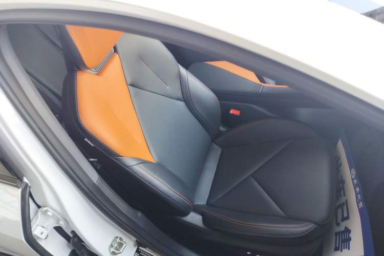 Used Changan UNI-V iDD 2023 ZhiDian iDD 1.5T 113km Smart & Fun Version
