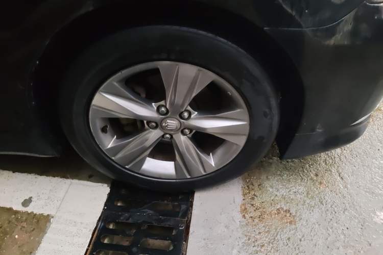 Used Toyota Crown 2015 2.0T Fashion Edition Right Front Wheel Hub