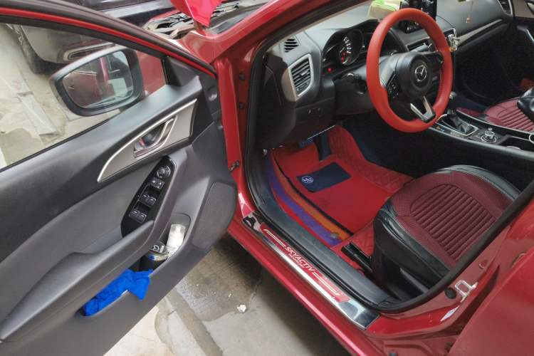 Used Mazda 3 Axela 2017 Sedan 1.5L Automatic Luxury Model Emission Standard China V Driver Seat