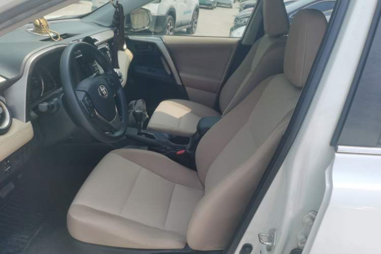 Used Toyota RAV4 2015 2.0L CVT Two-Wheel Drive Fashion Edition
