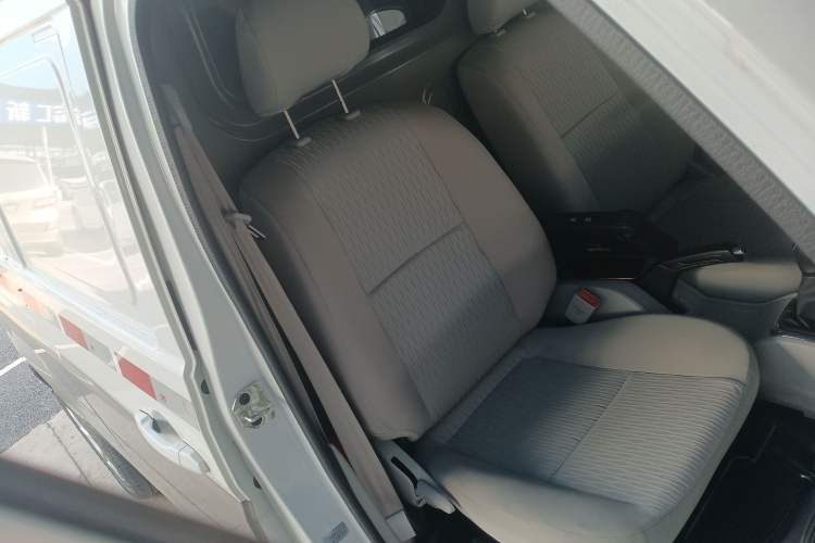 Used Jinbei New Hiace X30L 2024 Wealth Edition Van 2/5 Seats Front-Mounted Air Conditioning Right Front Seat