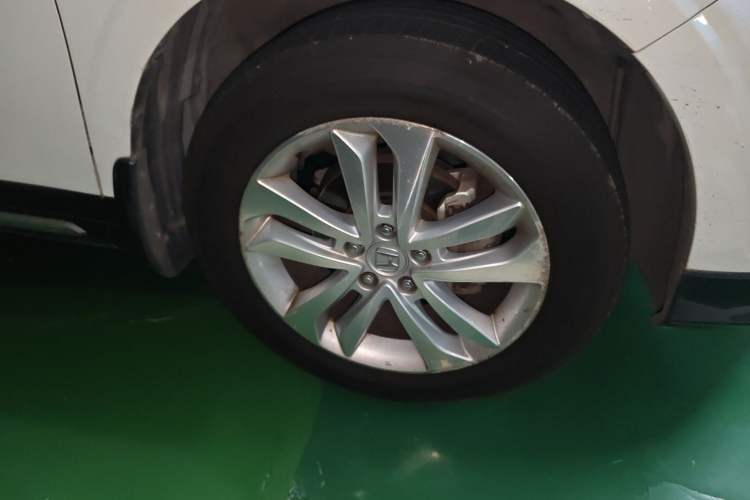 Used Honda Crosstour 2014 2.4L Luxury Edition Right Front Wheel Hub