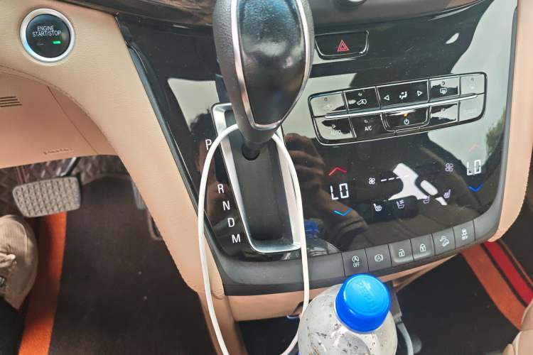 Used Buick GL8 2018 ES 28T Flagship Model China VI Standard Gear Lever