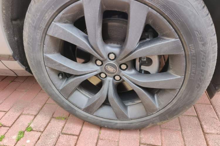 Used Land Rover Range Evoque 2023 Aurora L 249 PS Collins Antique Bronze Special Edition Right Front Wheel Hub