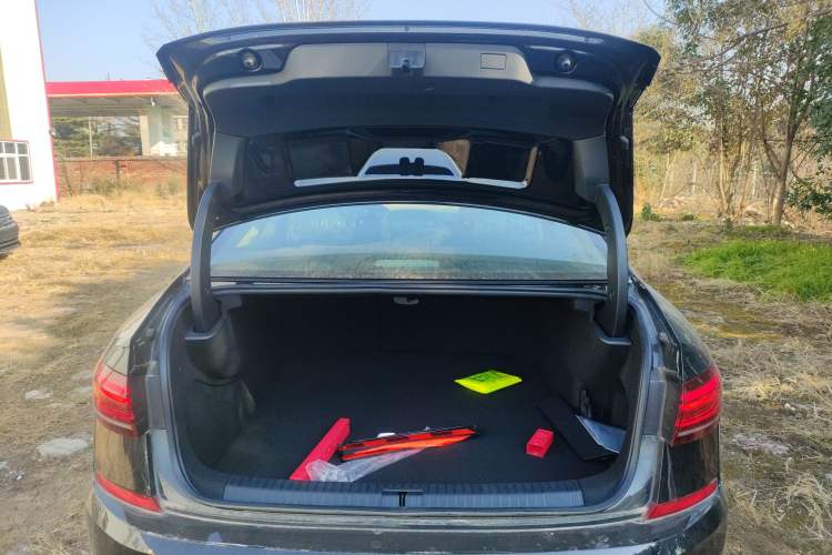 Used Volkswagen Passat New Energy 2025 430 PHEV Hybrid Business Edition Trunk