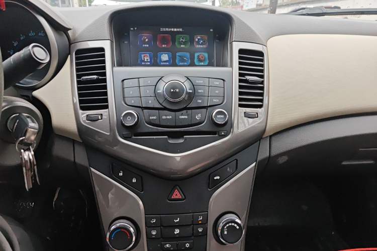 Used Chevrolet Cruze 2015 1.5L Classic SE MT Audio And AC Panel