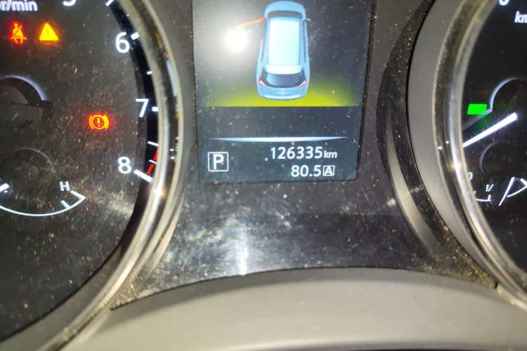 Used Nissan X-Trail 2015 2.0L CVT Comfort MAX Edition 2WD Odometer Close Up