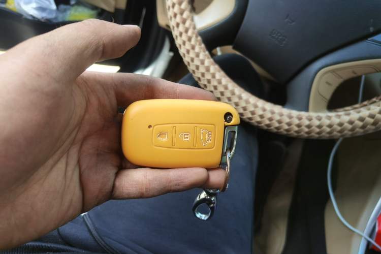 Used Hyundai Sonata 2011 2.0L Automatic Supreme Edition Vehicle Key