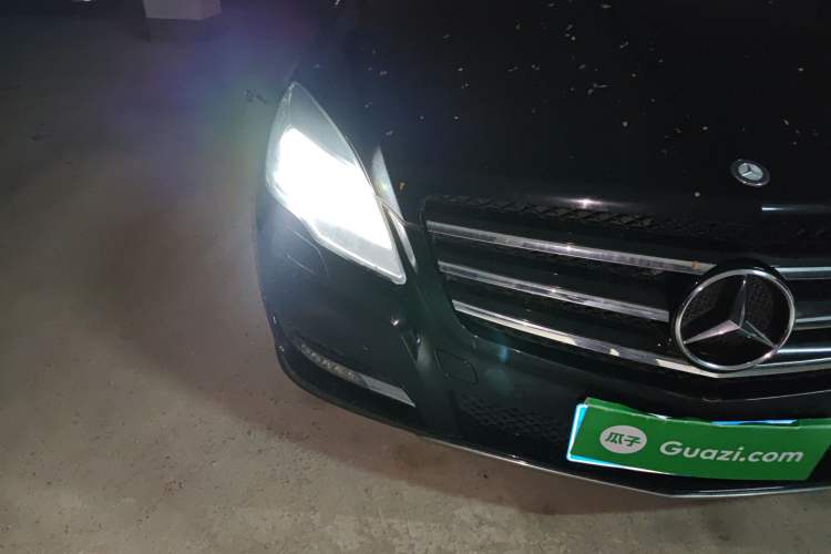 Used Mercedes-Benz R-Class 2017 R 320 4MATIC Business Edition Prestige Model Right Front Headlight