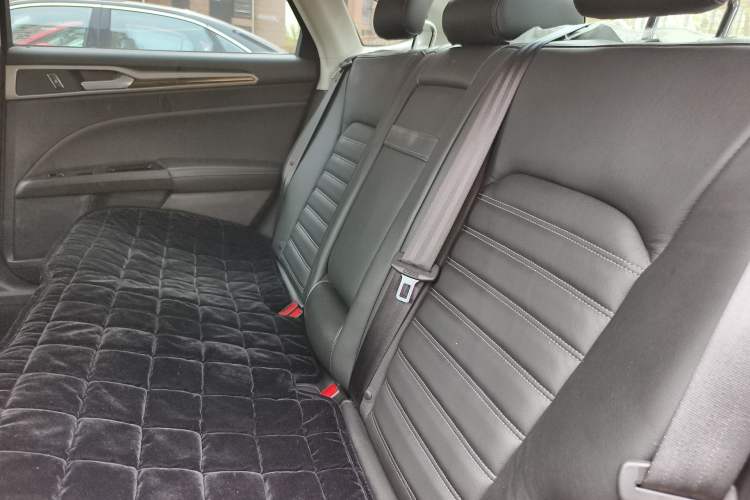 Used Ford Mondeo 2013 2.0L GTDi 200 Luxury Model Left Rear Seat