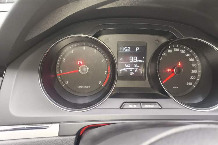 Used Volkswagen Bora 2014 1.6L Automatic Fashion Model Instrument Cluster