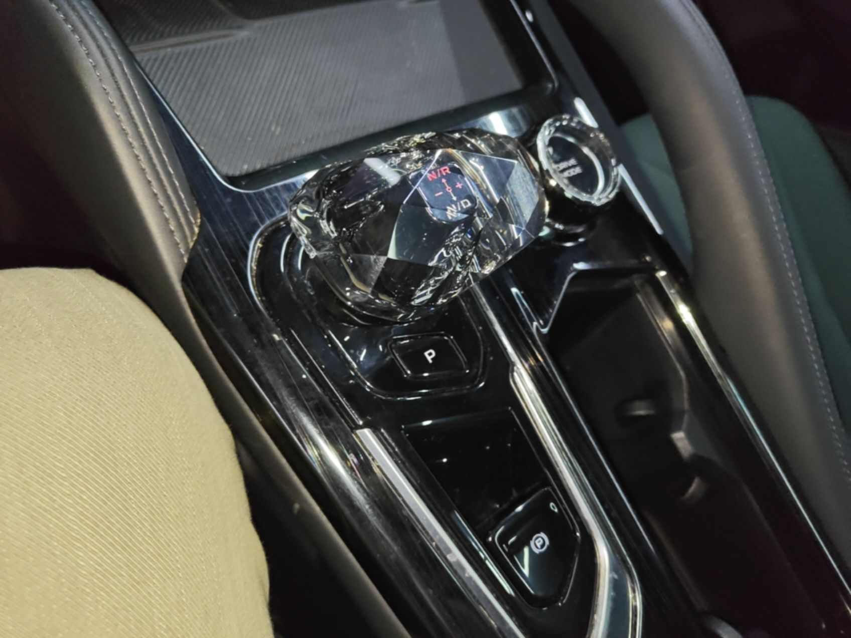 Geely Auto Monjaro L 2024 2.0TD High-Power Automatic Two-Wheel Drive Skyline Edition — снимка 16