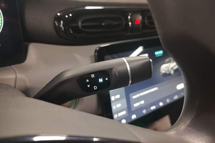 Used Leapmotor T03 2022 Agate Edition Gear Lever