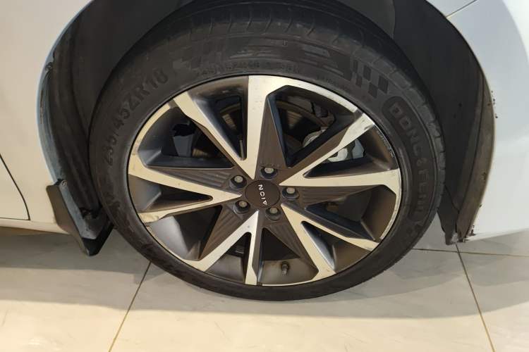 Used AION S Plus 2022 80 Tech Edition Right Front Wheel Hub