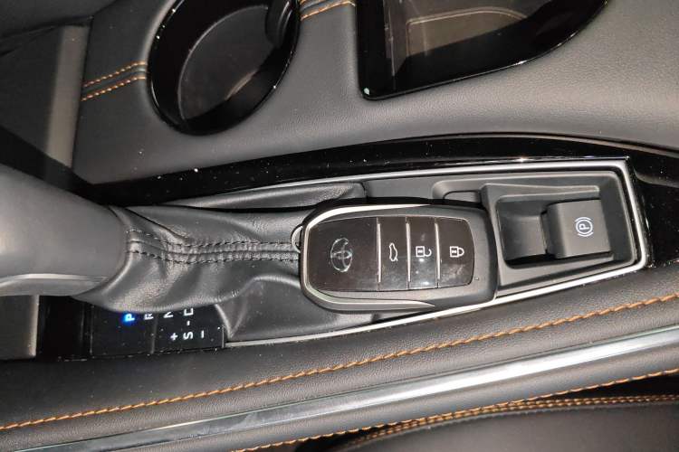 Used Toyota Avalon 2024 Dual-Motor 2.0L Luxury Edition
