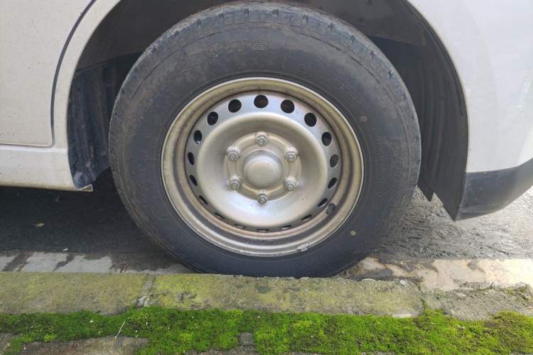 Used Wuling Yangguang 2026 Model, 440km Bus Comfort Edition, 6 Seats
