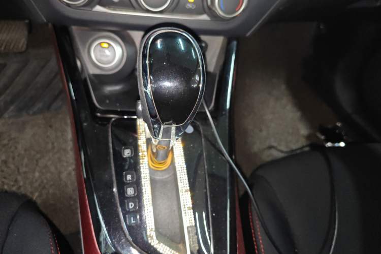 Used Nissan Lannia 2016 1.6L CVT Smart Cool Edition Gear Lever