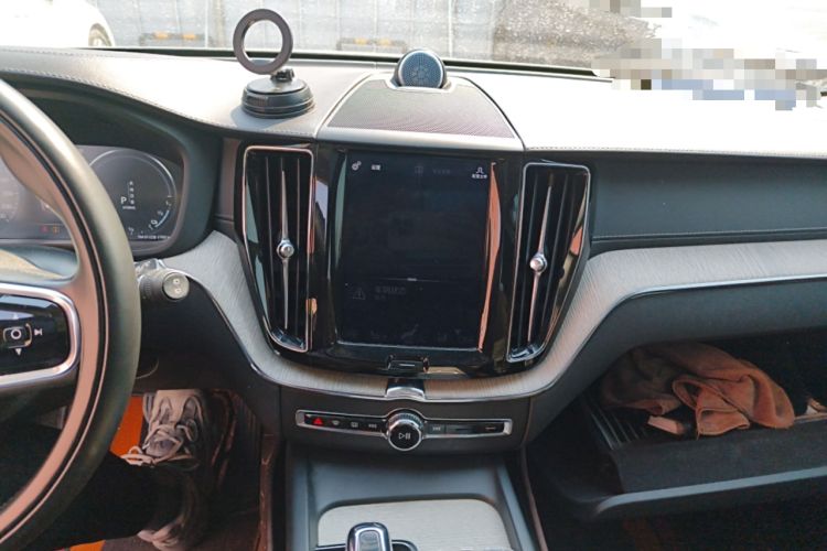 Used Volvo XC60 New Energy 2019 T8 E-Drive Hybrid Prestige Luxury Version China V Standard Audio And AC Panel