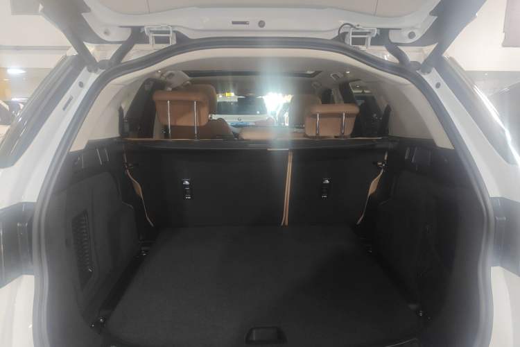 Used Land Rover Discovery Sport 2024 Performance Tech Edition
