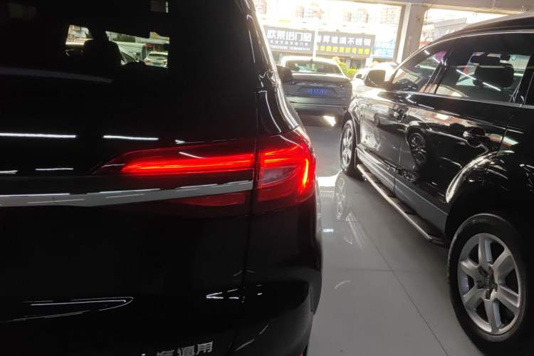 Used Buick Enclave 2020 28T Four-Wheel Drive Flagship Version Right Rear Taillight