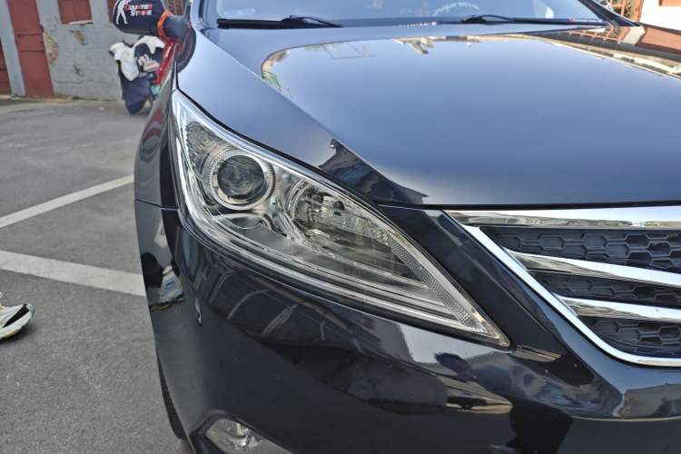 Used CHANGAN Eado 2012 1.6L Manual Luxury Model China IV Standard Right Front Headlight